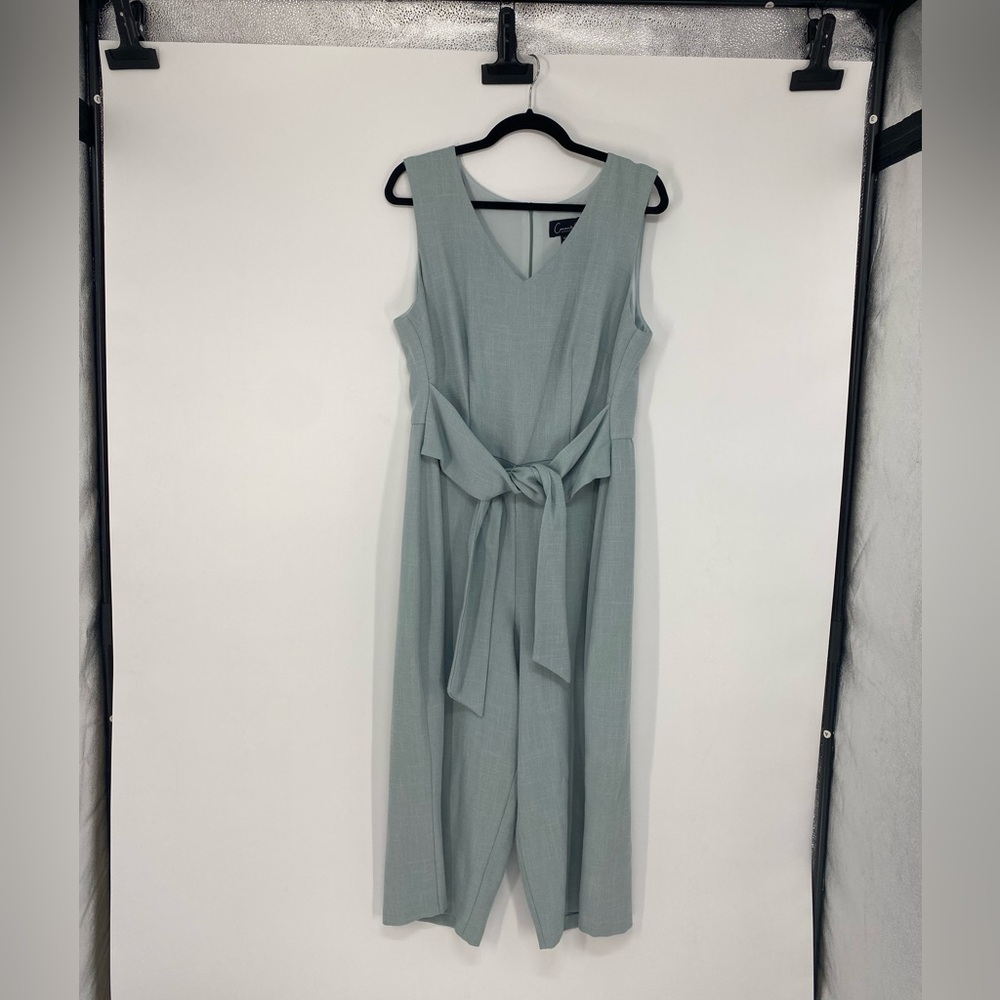 Elegant Sleeveless Jumpsuit with Tie Waist
